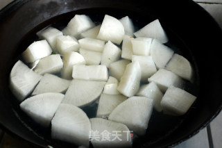 Braised Pork Ribs with White Radish recipe