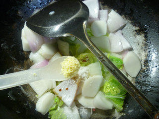 Stir-fried Rice Cake with Onion and Cabbage recipe