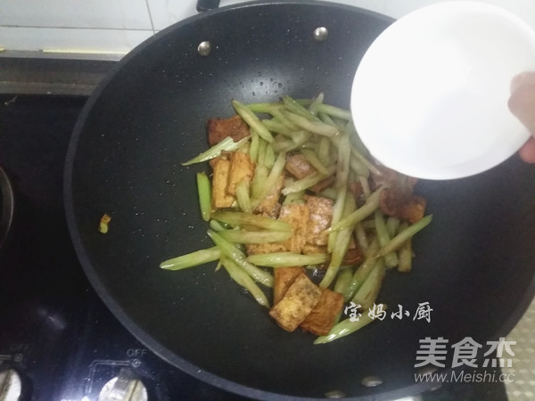 Celery Stir-fried Tofu recipe