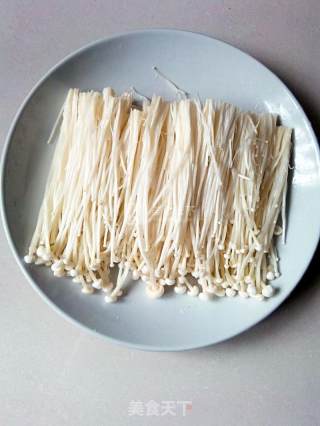 Enoki Mushrooms Mixed with Garlic recipe