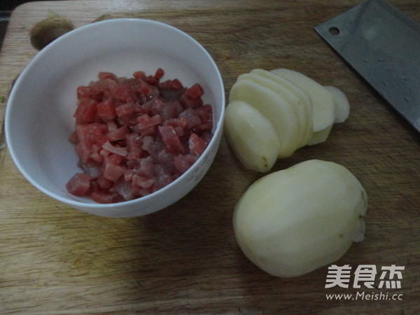 Potatoes with Diced Meat Sauce recipe