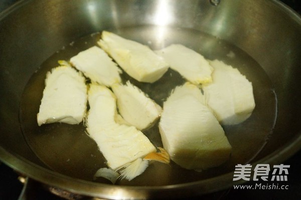 Braised Pork Fin with Winter Bamboo Shoots recipe