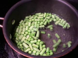 Stir-fried Cowpea with Bacon and Dried Tofu recipe