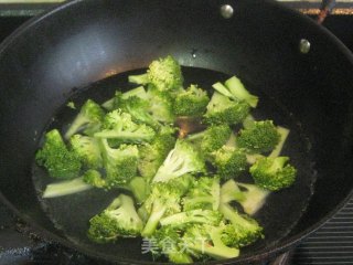 Stir-fried Bacon with Broccoli Tea recipe