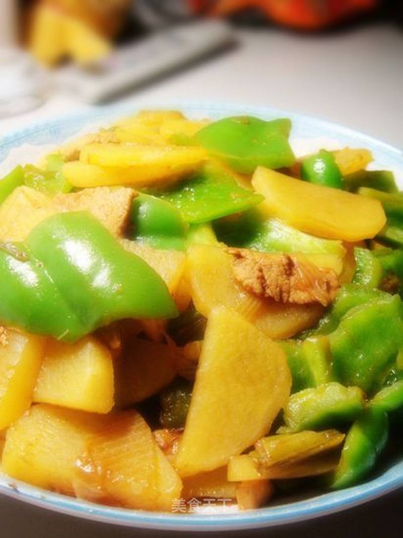 Stir-fried Pork with Potatoes and Green Peppers recipe