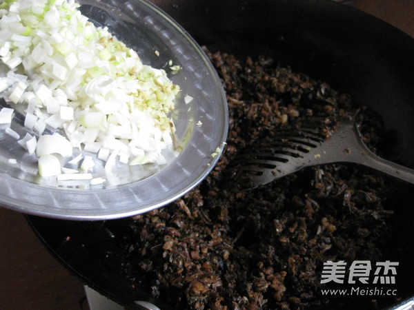 Moldy Dried Vegetable Buns recipe