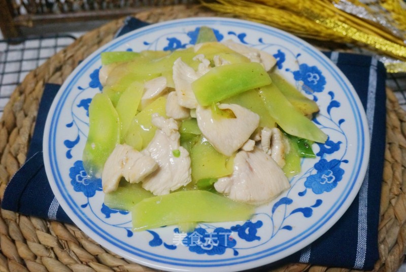 Stir-fried Chicken with Lettuce recipe