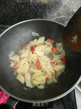 Fried Potato Chips with Red Pepper recipe