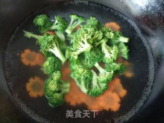 Scrambled Eggs with Broccoli and Carrots recipe