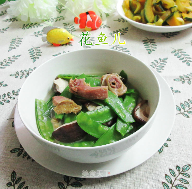 Boiled Cured Duck Leg with Mushrooms and Snow Peas recipe