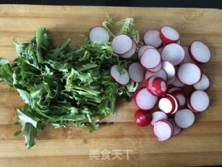 Bitter Chrysanthemum Salad with Vinaigrette recipe