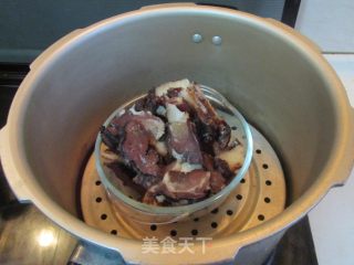 Hunan Bacon with Snow Peas recipe