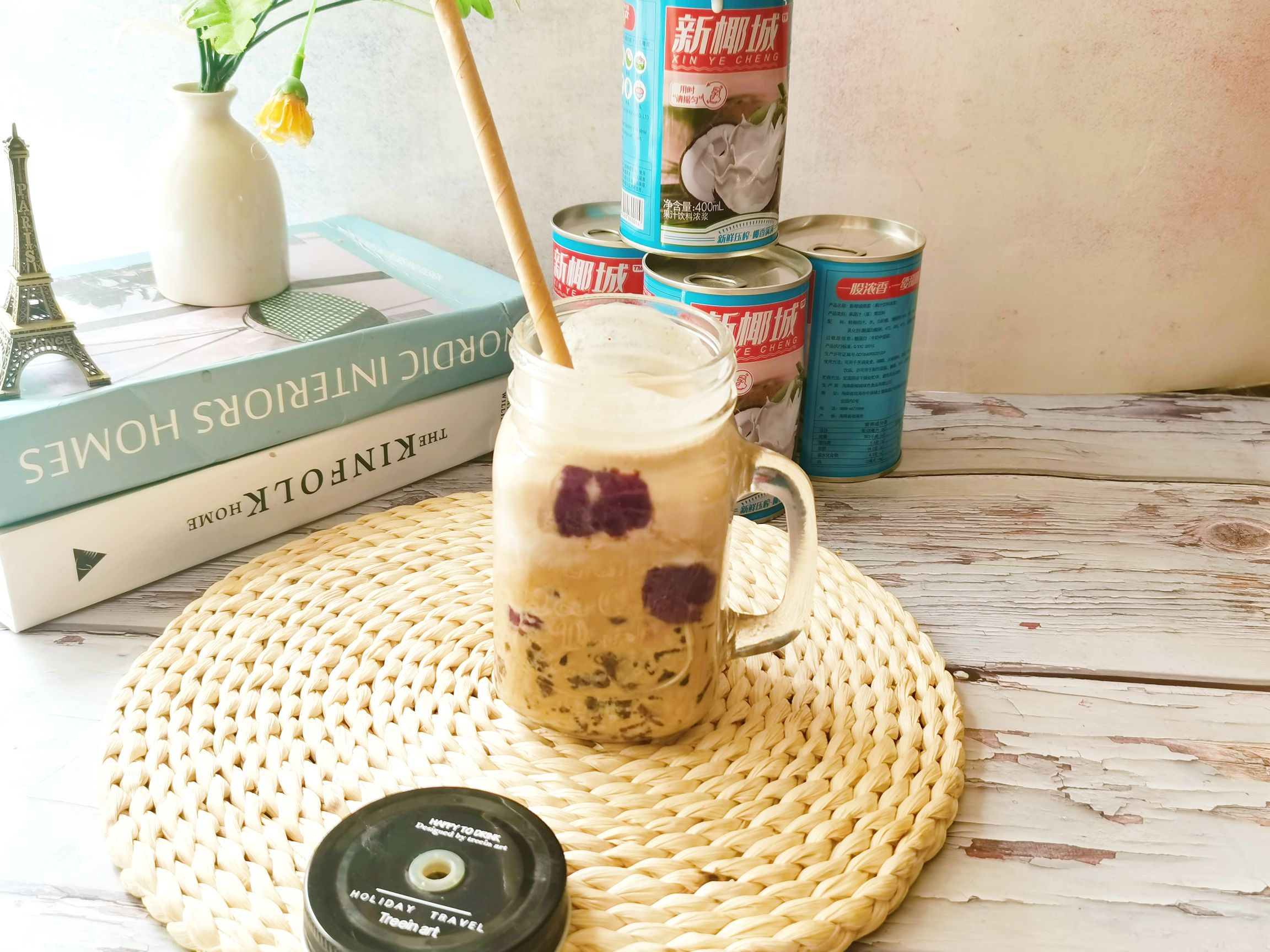 Coconut-flavored and Smooth Mandarin Duck Ice Latte recipe