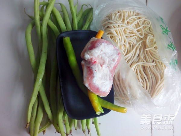 Braised Noodles with Beans recipe