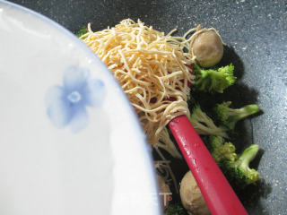 Beef Balls and Broccoli Boiled Dried Shreds recipe