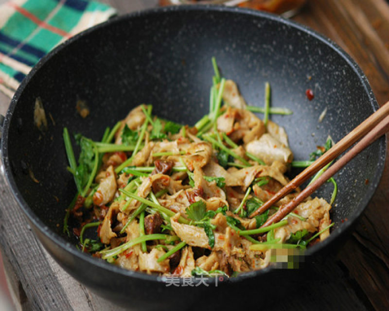 Stir-fried Coriander with Soy Sauce recipe