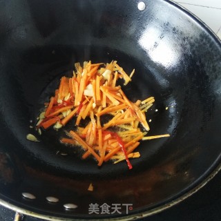 Stir-fried Bean Curd with Carrots recipe