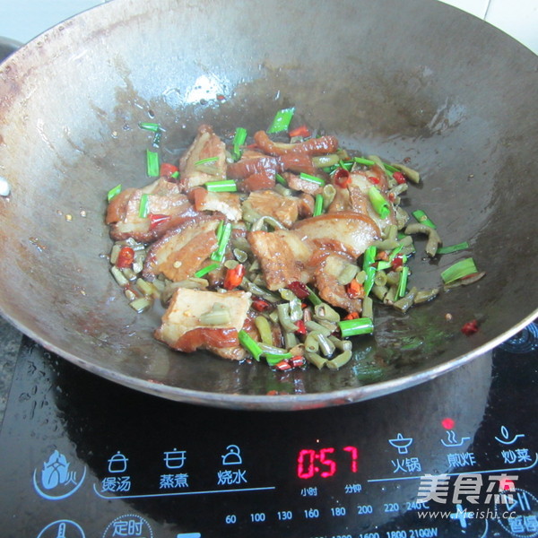 Stir-fried Dongpo Pork with Sour Beans recipe