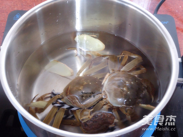 Fried Hairy Crabs with Garlic recipe