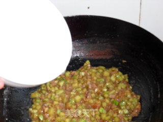 Cumin-flavored Noodles with Diced Meat, Cucumber and Egg recipe