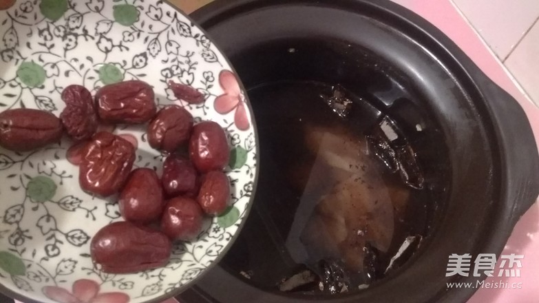 Supor. Ganoderma and Wolfberry Chicken Soup recipe