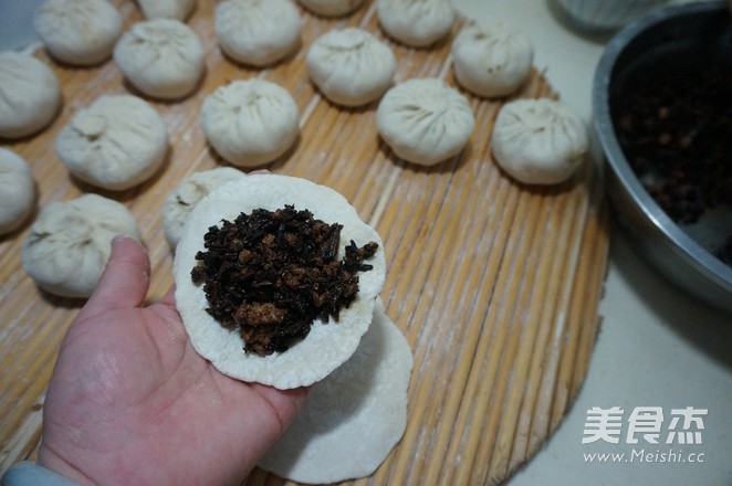 Plum Dried Vegetable Buns recipe