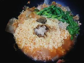 Kimchi Boiled Instant Noodles recipe