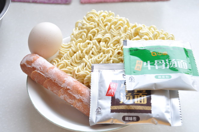 Fried Egg Sausage Beef Bone Soup Noodle#中卓牛骨汤面# recipe