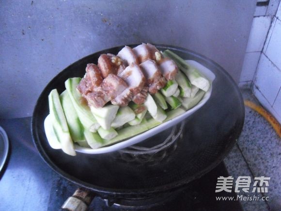 Loofah Steamed Pork recipe