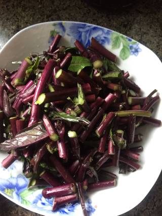 Stir-fried Red Rapeseed Strips recipe
