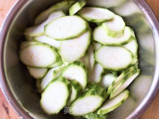 Loofah Stir-fried Chili recipe