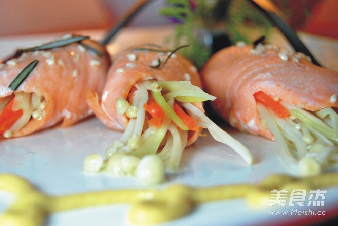 Salmon and Enoki Mushroom Roll recipe