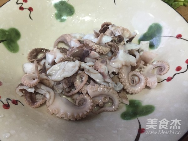 Fried Squid with Celery recipe