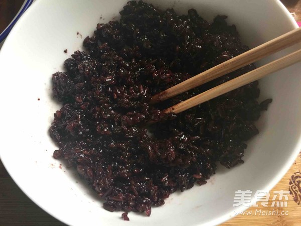 Black Glutinous Rice and Salty Rice Balls recipe