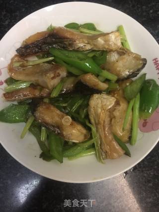 Stir-fried Cured Fish with Hot Pepper recipe