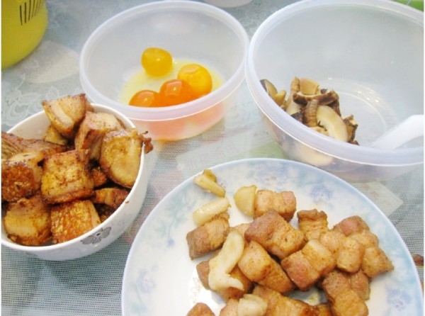 Braised Pork Dumpling with Taro and Salted Egg recipe