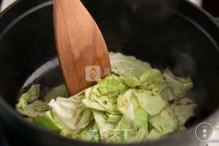Griddle with Hand-pulled Cabbage and A Kitchen Cast Iron Pot Version recipe
