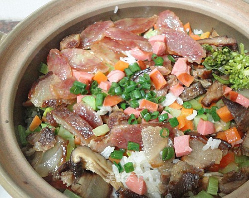 Claypot Rice with Colored Vegetables and Salami