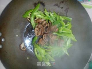 Stir-fried Pork Intestines with Chili recipe