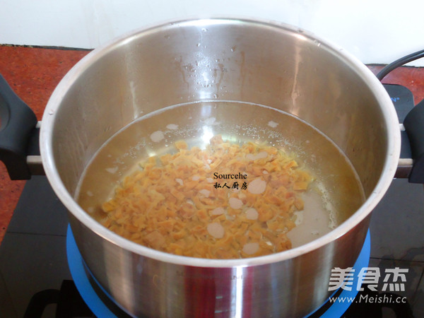 Dried Scallop Soup with Baby Cabbage recipe