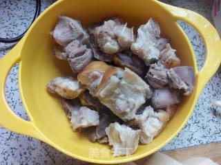 #trust之美# Braised Pig's Feet with Lotus Root recipe