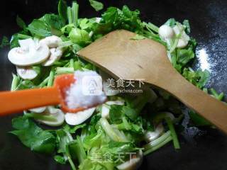 Celery Stir-fried Mushrooms recipe