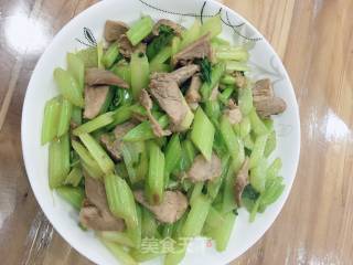 Celery Stir-fried Pork recipe