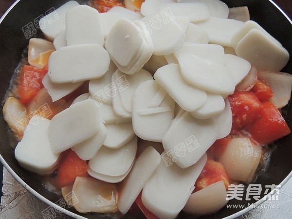 Stir-fried Rice Cake with Onion and Tomato recipe