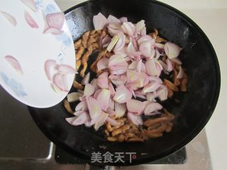 Stir-fried Shredded Chicken with Onion recipe
