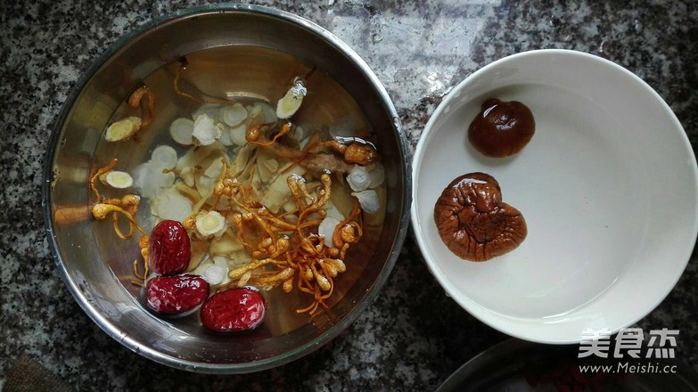 Cordyceps Flower American Ginseng Black Chicken Soup recipe