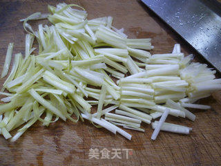 Stir-fried Tofu with Leek Sprouts and Green Pepper recipe