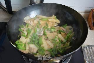 Chayote Stir-fried Pork recipe