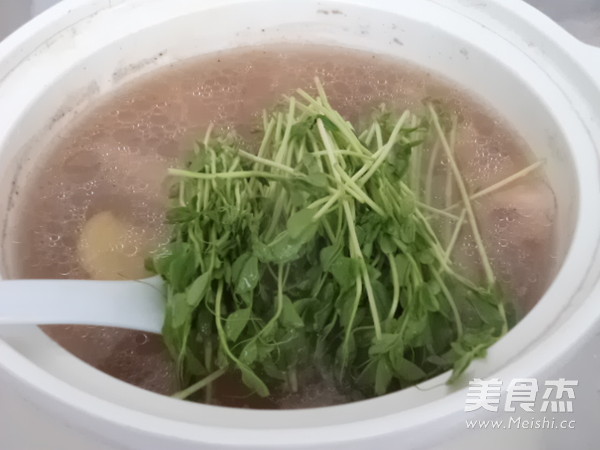 Fresh Lotus Root Bean Seedlings Pig's Trotters Soup recipe