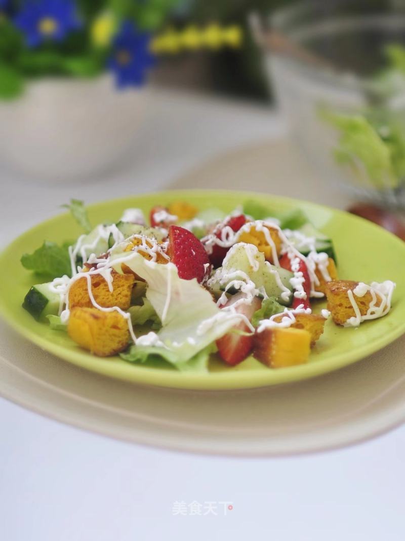 Bread Strawberry Salad recipe